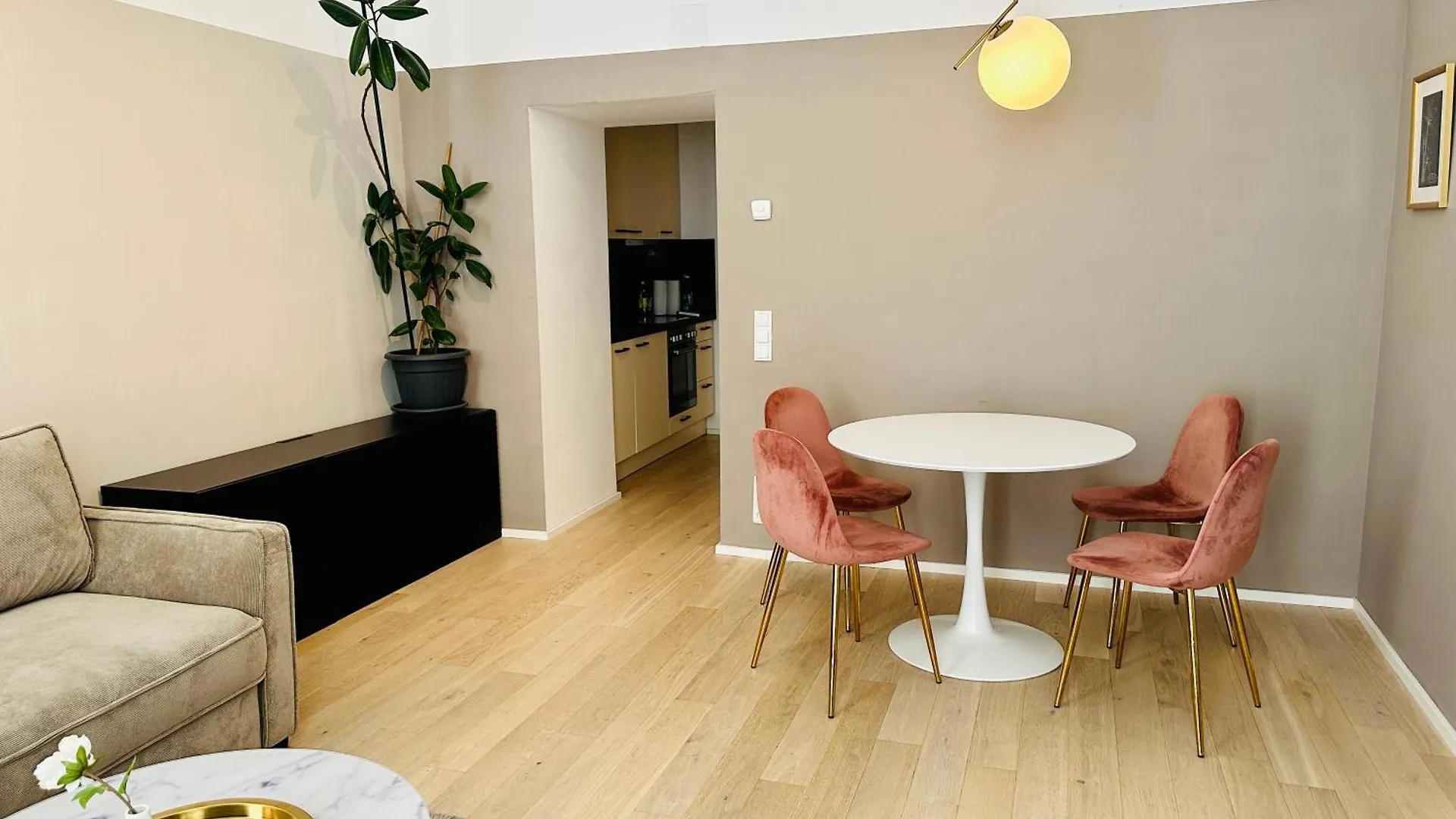 Book-A-Room Panda-Apartments Vienna Austria