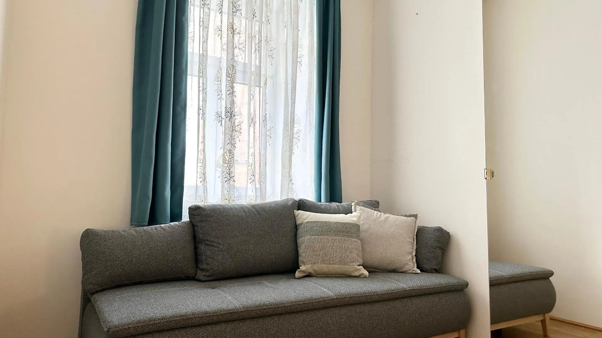 Apartment Book-A-Room Panda-Apartments Vienna Austria